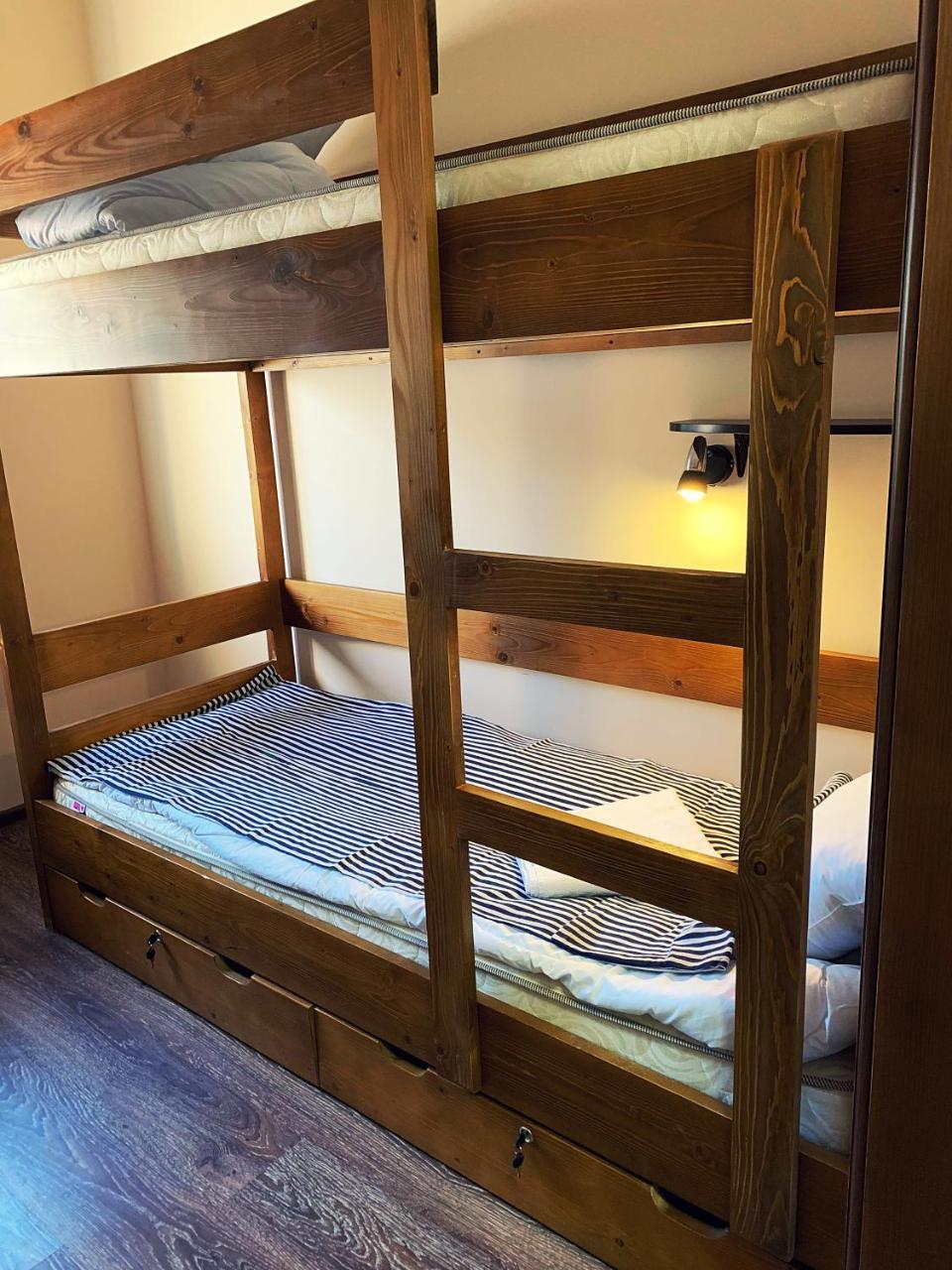 אוזהורוד Hostel Gulliver מראה חיצוני תמונה