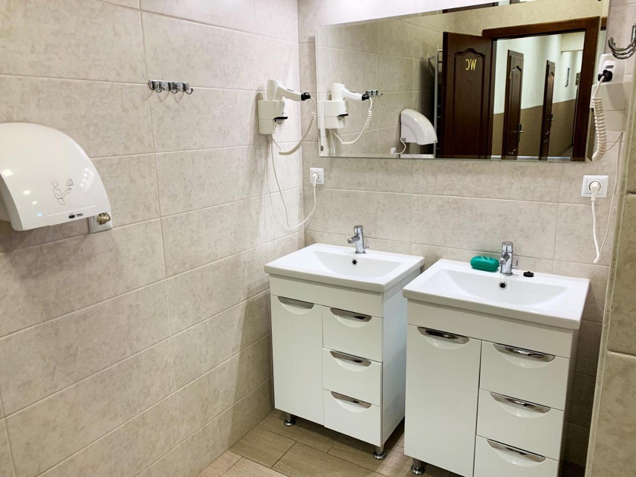אוזהורוד Hostel Gulliver מראה חיצוני תמונה