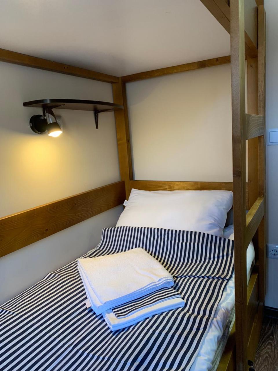אוזהורוד Hostel Gulliver מראה חיצוני תמונה
